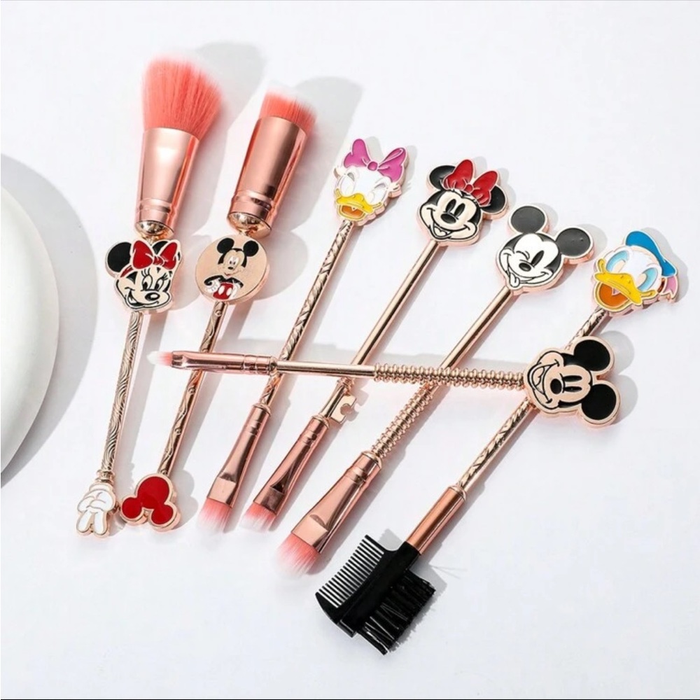 Disney Mickey and Friends Makeup Brush Set - Picture 8 of 13